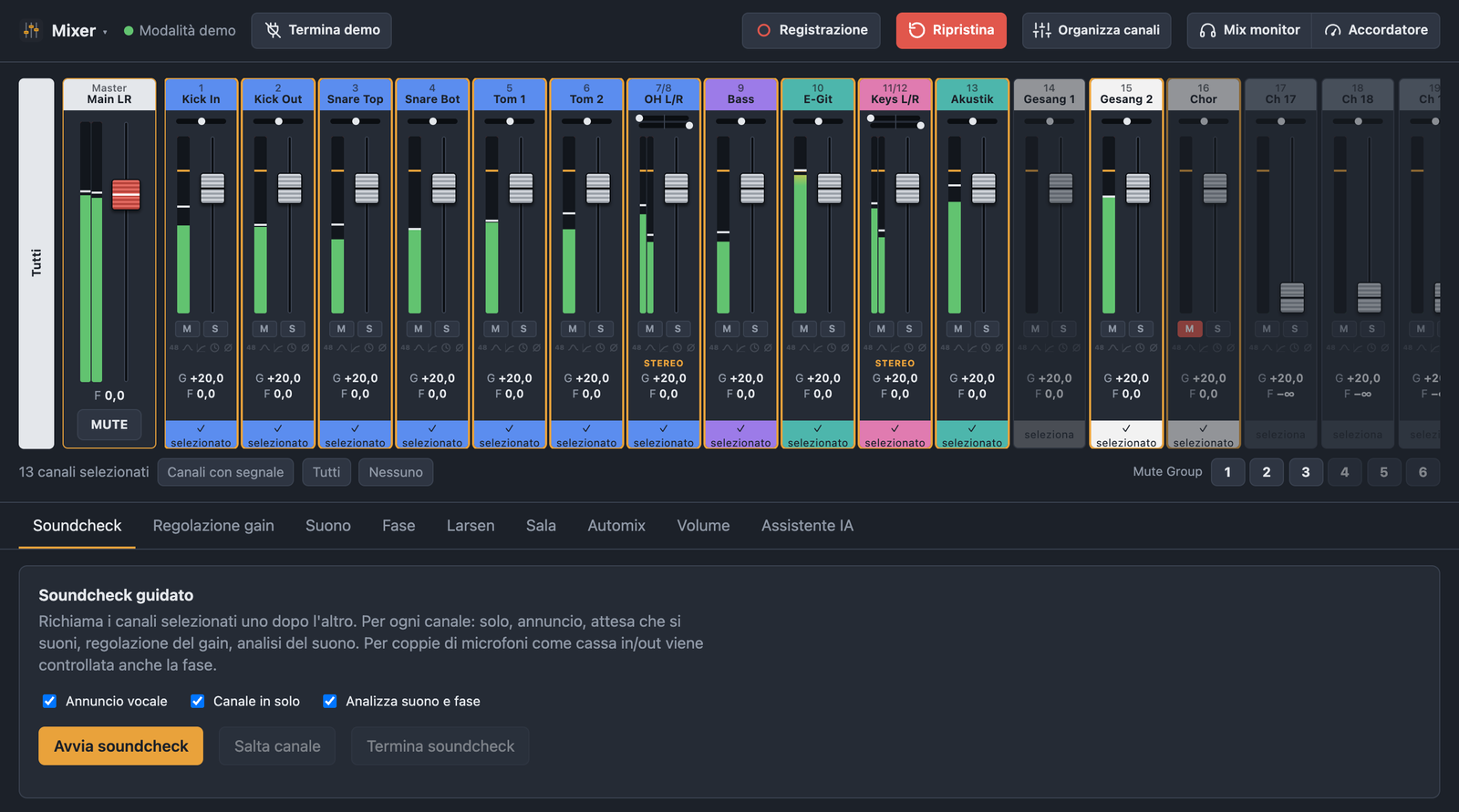 Vista principale di BandAssist con fader Main LR, strisce di canale, indicatori di livello, soundcheck guidato e Mute Group